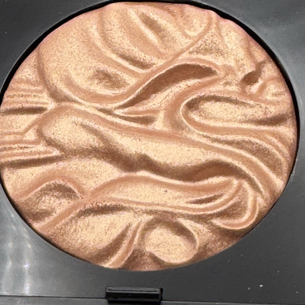Laura Mercier Gold Highlighter with Metallic Sheen